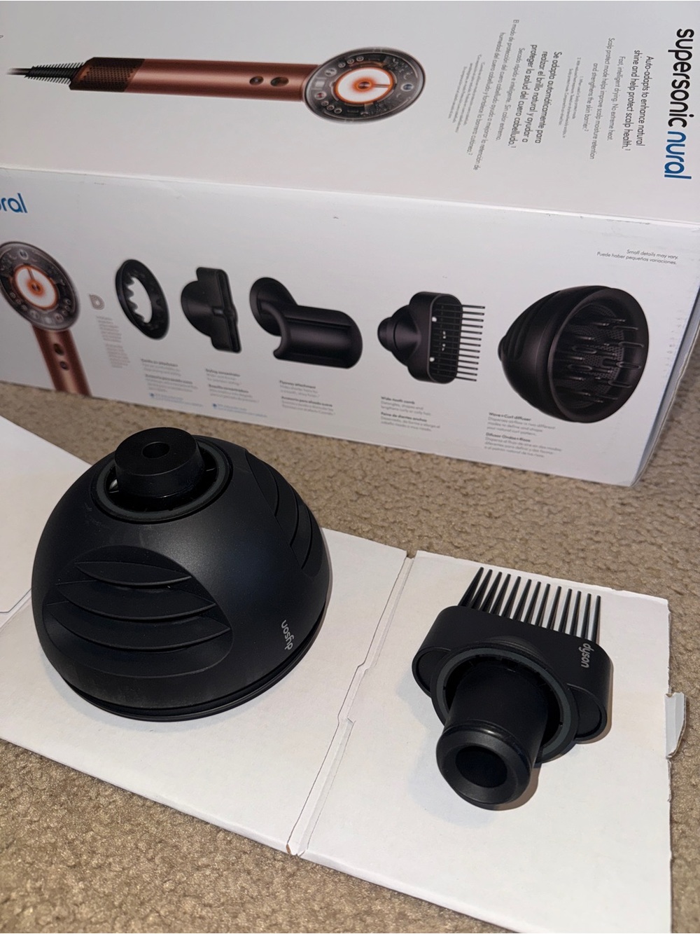 NWT Dyson Supersonic Hair Accessories, Wide Tooth Comb and Wave & Curl Diffuser